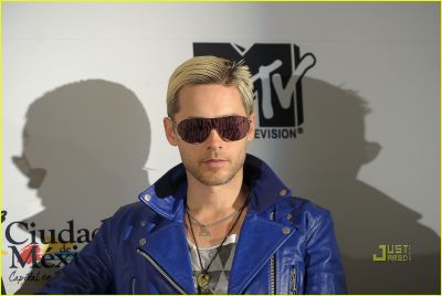 jared-leto-30-seconds-to-mars-2010-mtv-world-stages-03