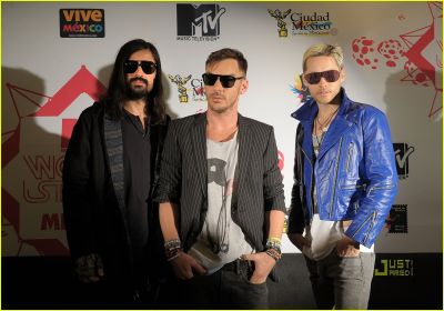 jared-leto-30-seconds-to-mars-2010-mtv-world-stages-11