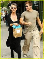 gyllenhaal-family-walk-08.jpg