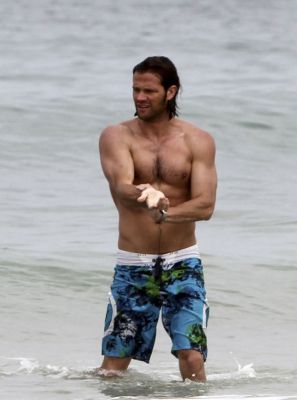 jared-padalecki-shirtless-rio-3