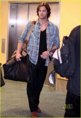 jensen-ackles-jared-padalecki-misha-collins-airport-01