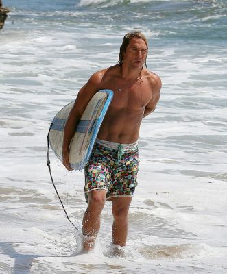 matthew-mcconaughey-malibu-surfing-9