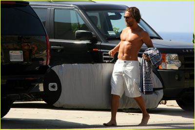 matthew-mcconaughey-surfing-03