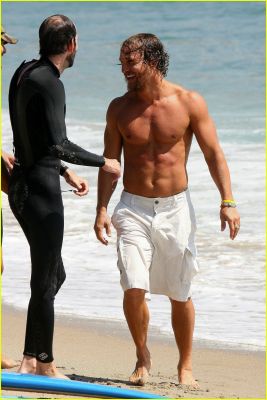 matthew-mcconaughey-surfing-26