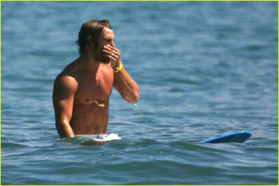 matthew-mcconaughey-surfing-28