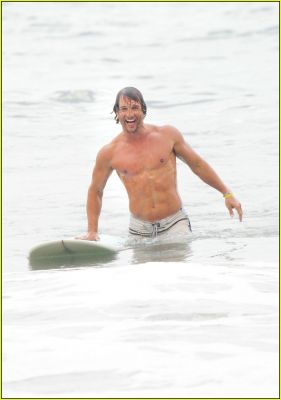 matthew-mcconaughey-surfing02