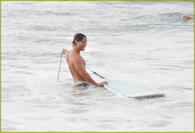 matthew-mcconaughey-surfing09