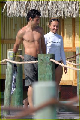 hayden-panettiere-milo-ventimiglia-bora-bora-10