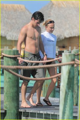 hayden-panettiere-milo-ventimiglia-bora-bora-14