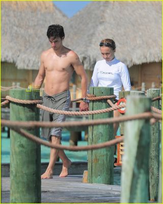 hayden-panettiere-milo-ventimiglia-bora-bora-20