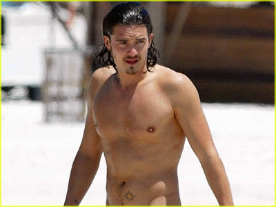 orlando-bloom-swimming