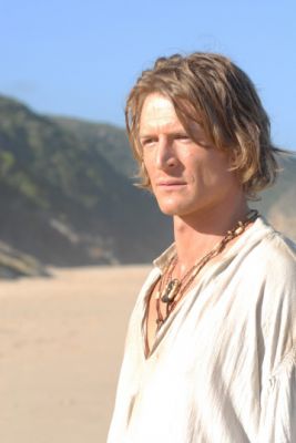 philip-winchester-robinson-crusoe2